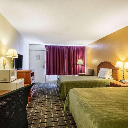 Rodeway Inn Denmark-Jackson Экстерьер фото