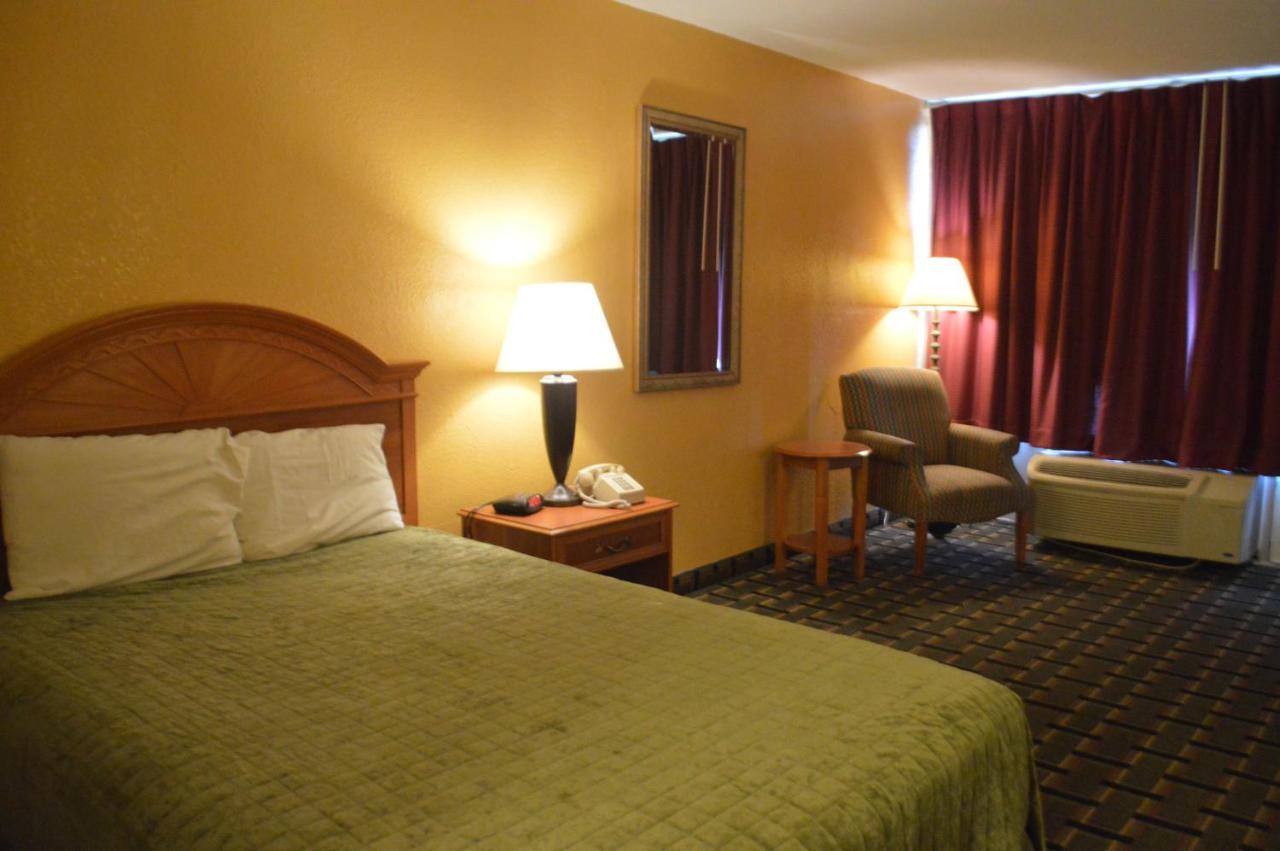 Rodeway Inn Denmark-Jackson Номер фото