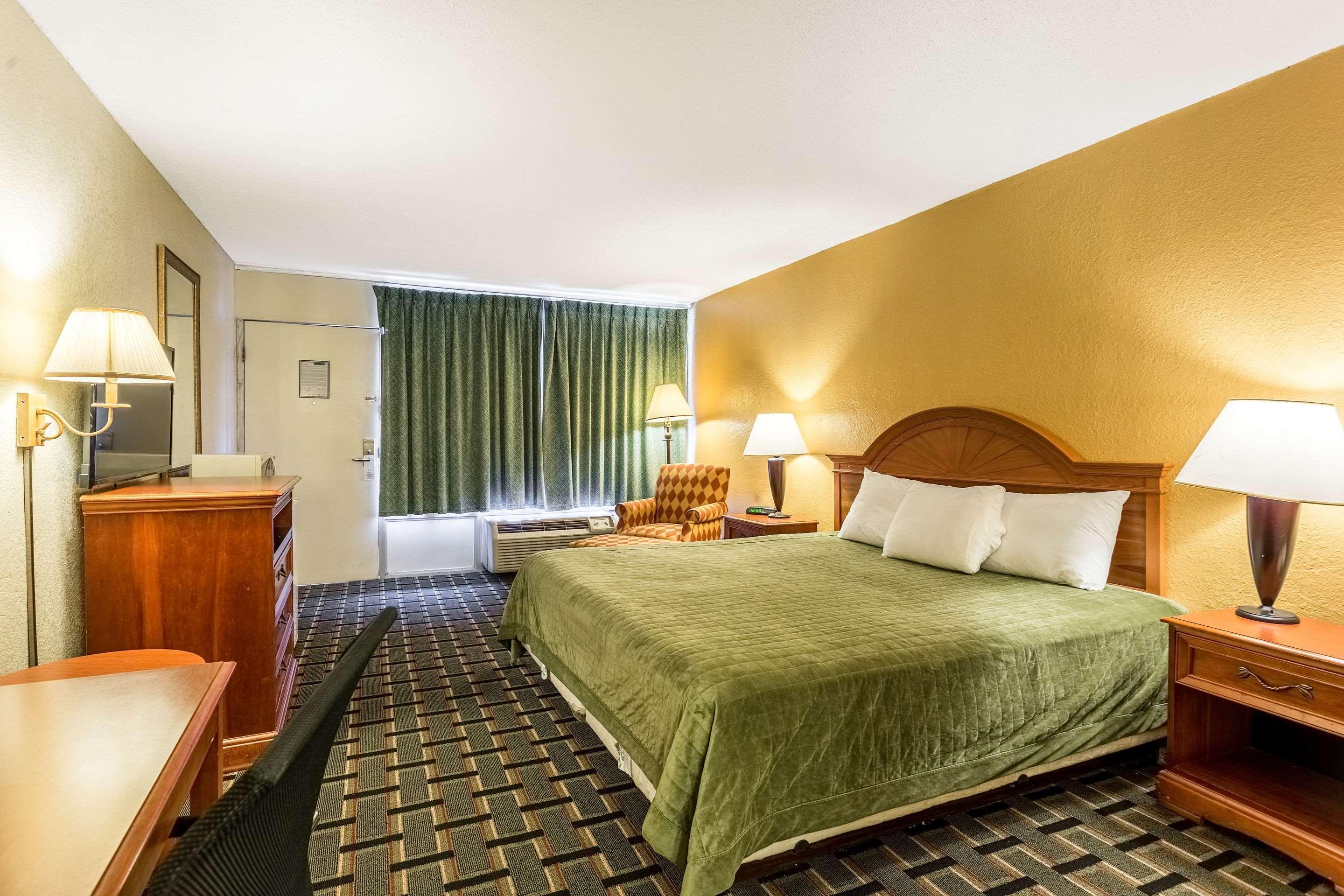 Rodeway Inn Denmark-Jackson Экстерьер фото