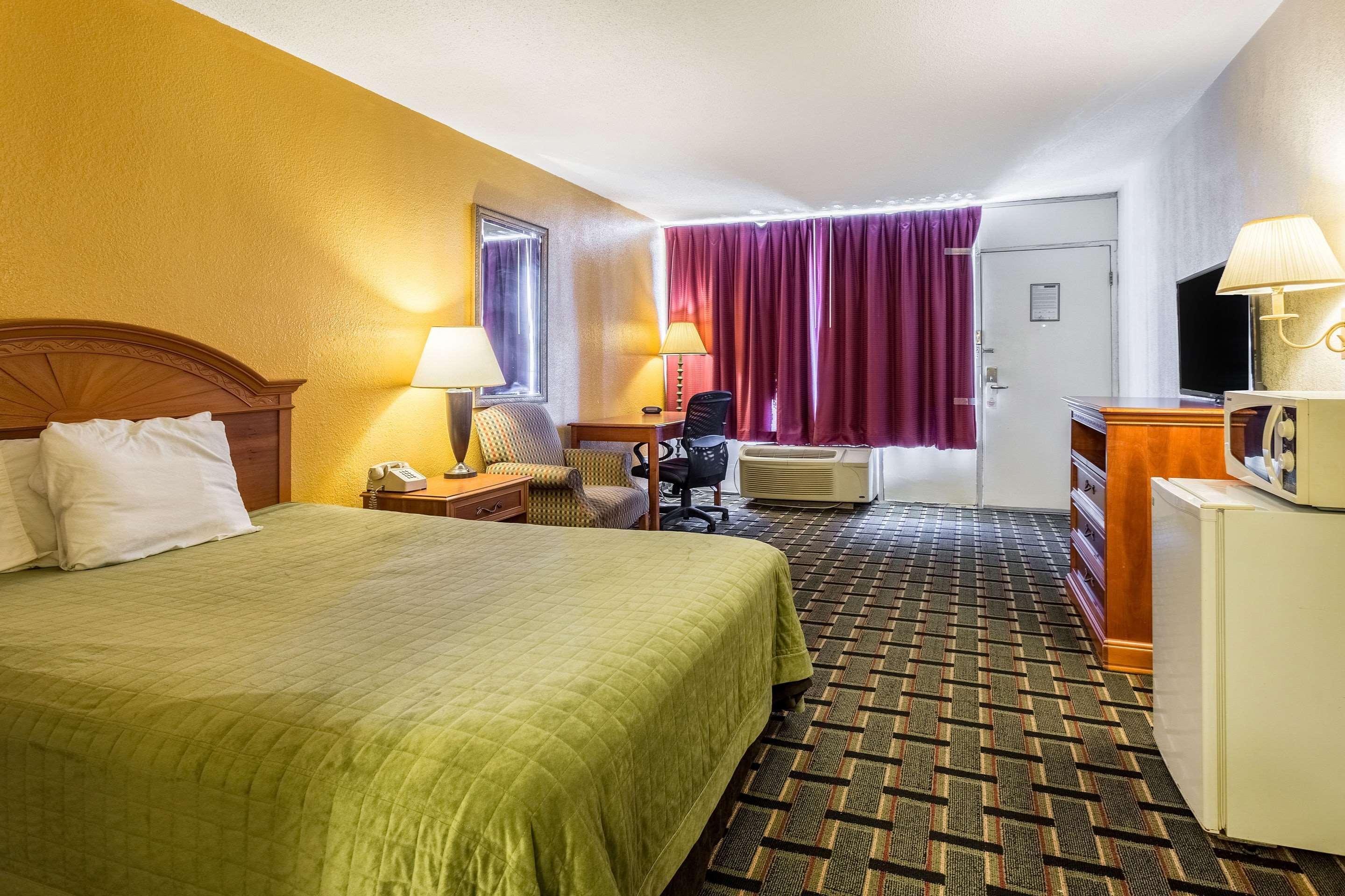 Rodeway Inn Denmark-Jackson Экстерьер фото