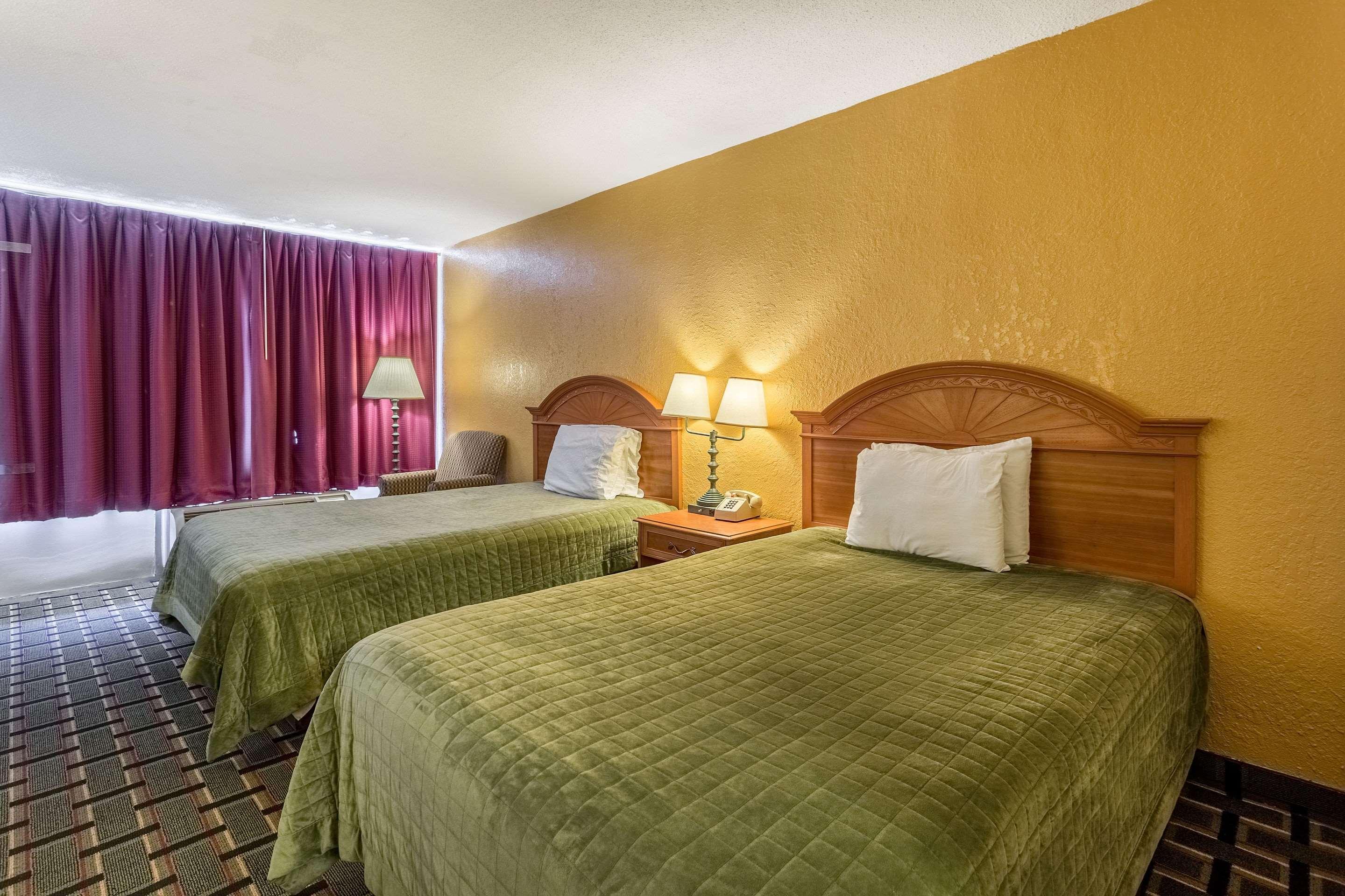 Rodeway Inn Denmark-Jackson Экстерьер фото