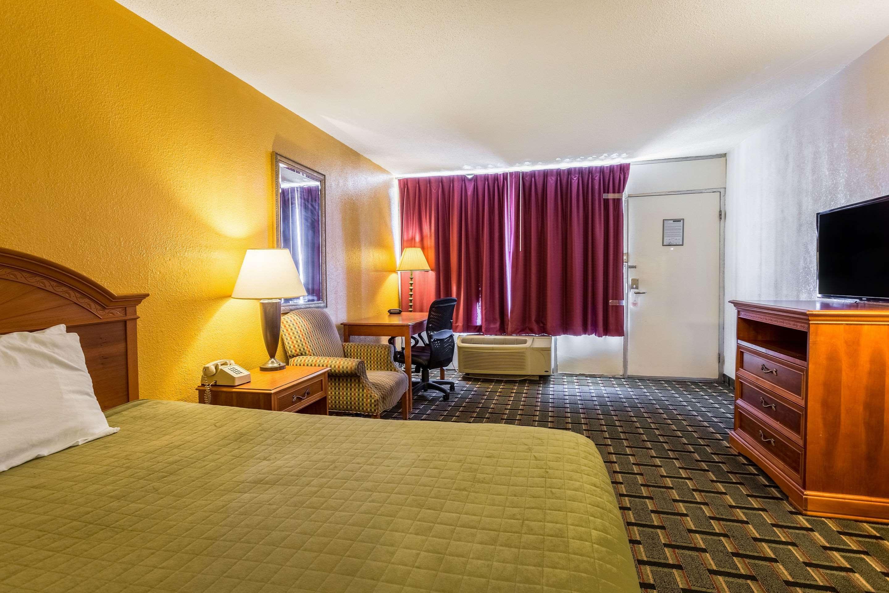 Rodeway Inn Denmark-Jackson Экстерьер фото