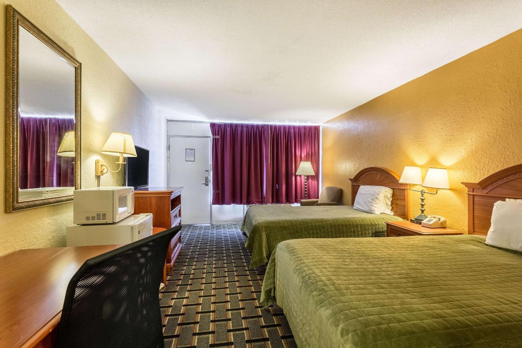 Rodeway Inn Denmark-Jackson Экстерьер фото