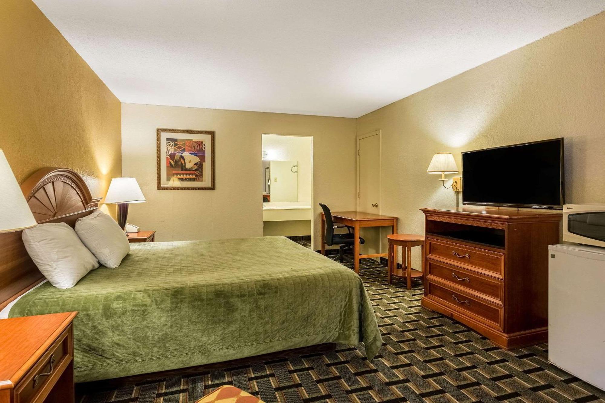 Rodeway Inn Denmark-Jackson Экстерьер фото