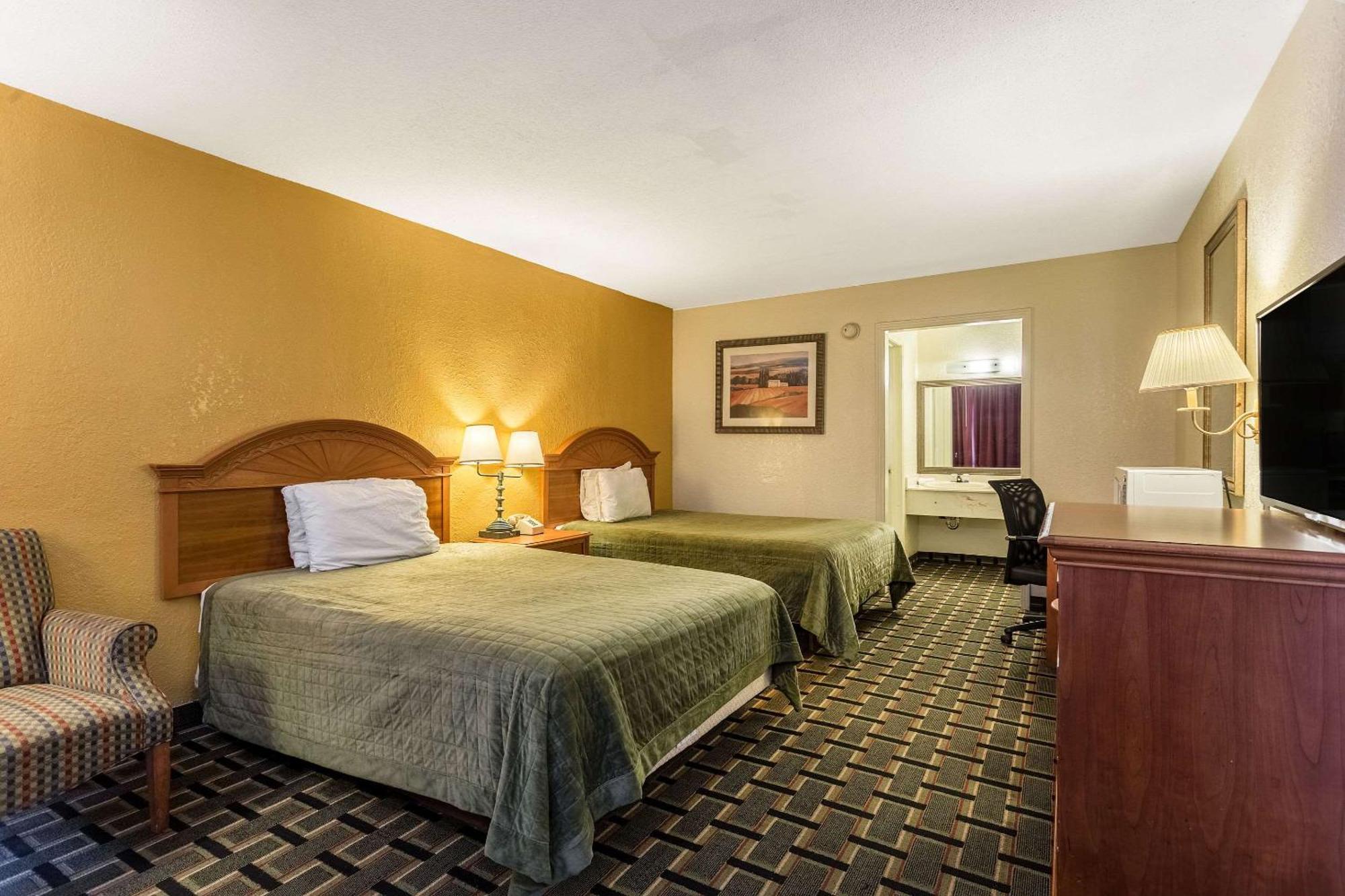 Rodeway Inn Denmark-Jackson Экстерьер фото