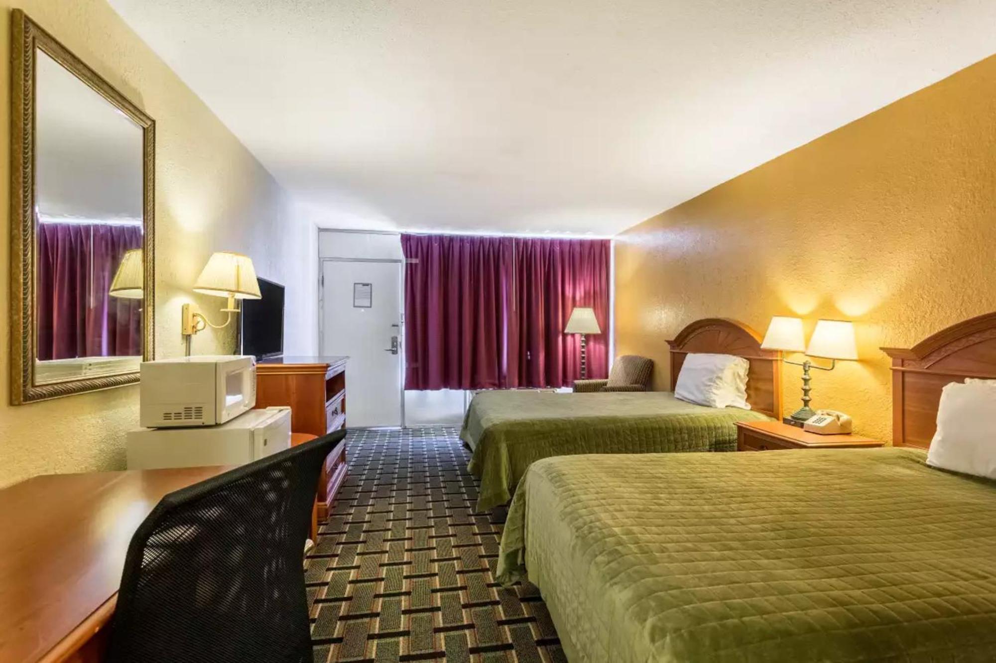 Rodeway Inn Denmark-Jackson Экстерьер фото
