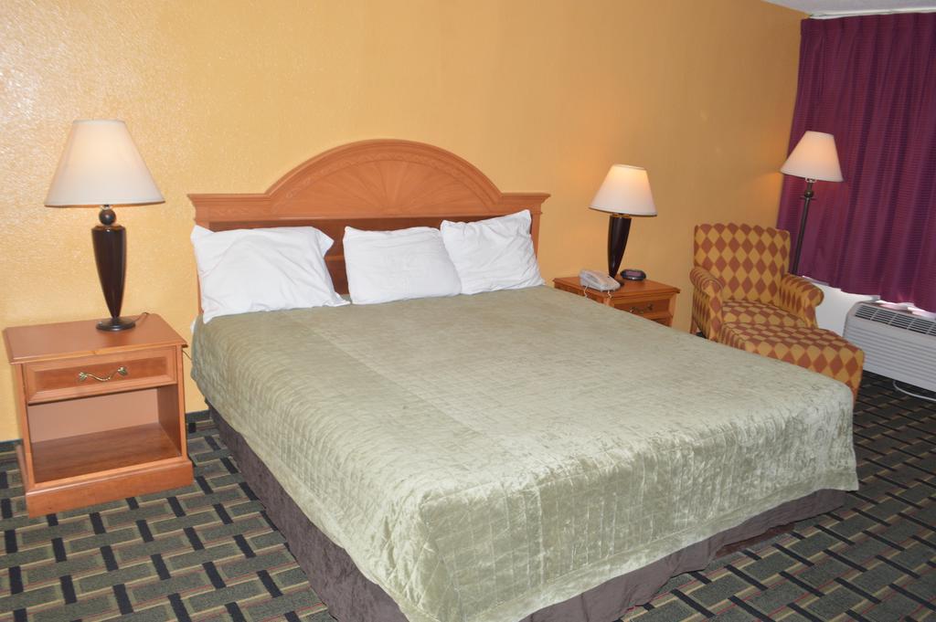 Rodeway Inn Denmark-Jackson Номер фото