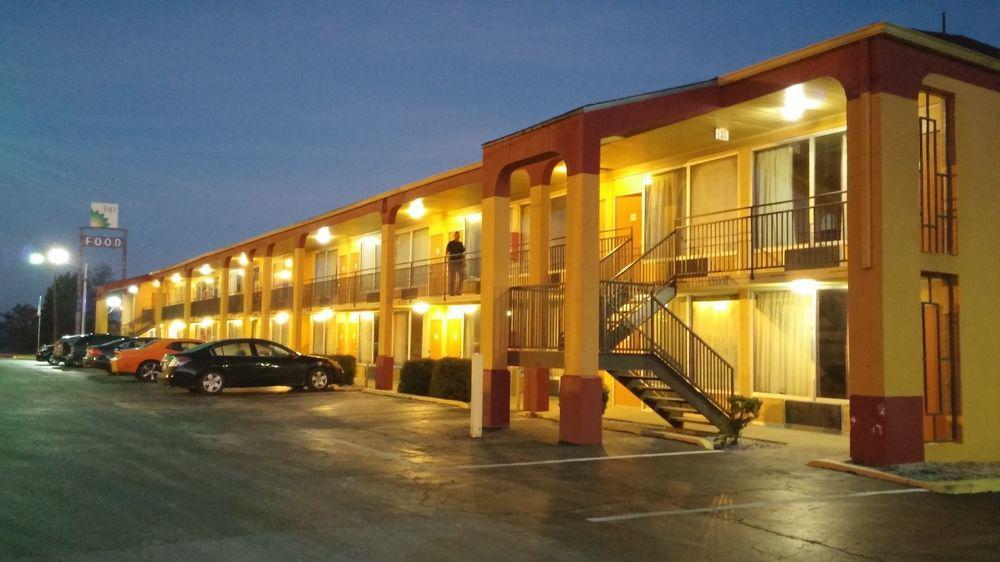 Rodeway Inn Denmark-Jackson Экстерьер фото