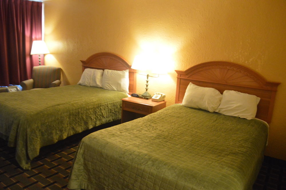 Rodeway Inn Denmark-Jackson Экстерьер фото