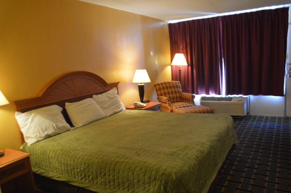 Rodeway Inn Denmark-Jackson Экстерьер фото