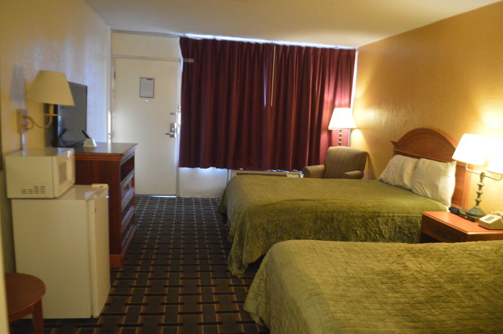 Rodeway Inn Denmark-Jackson Экстерьер фото